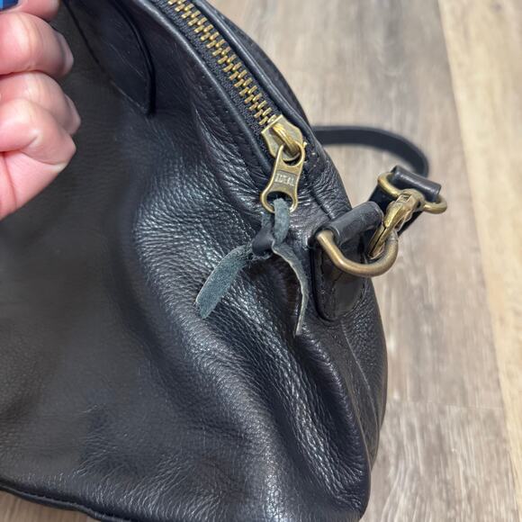 Wanderers Travel Co Banff Crossbody Bag Black Pebbled Leather - Picture 6 of 13